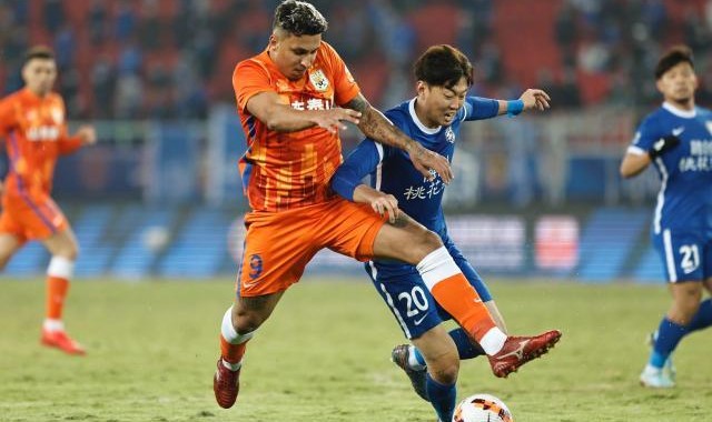 佩德罗保守保得住冠军？有苦难言背后是防线“坍塌”