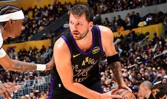 超越科比！东契奇湖人生涯6次单场贡献30+三双队史第五